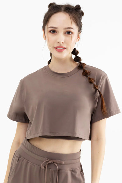 Functional and Fashionable: The Benefits of Sleeved Tops for Workouts